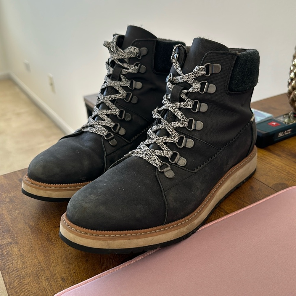 Tom’s snow boots